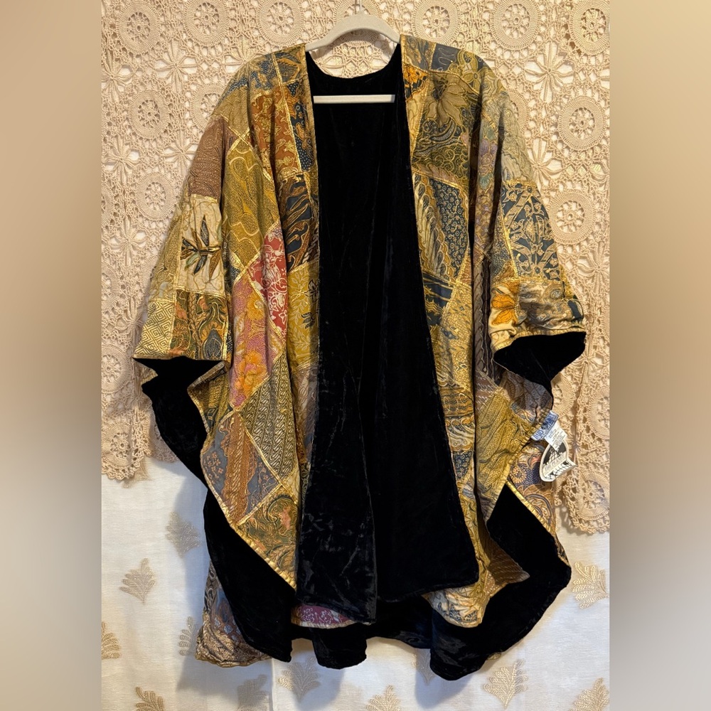 008 // 90's DEADSTOCK Daily Planet Reversible Velvet & Gold Patterned Wrap // OS